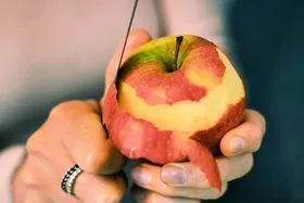 خوردن پوست میوه‌ها؛ مفید یا مضر؟