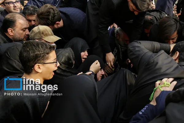 خاکسپاری پیکر شهید علی شمخانی در امامزاده صالح (ع)