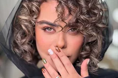 (عکس) «الهام اخوان» با چهره‌ای متفاوت؛ رونمایی از مدل موی فر و رنگ‌های پاییزی!