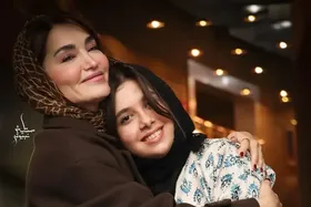 (عکس) سلفی نفس بازغی با سولماز حسینی (تارا سریال شغال) در هواپیما