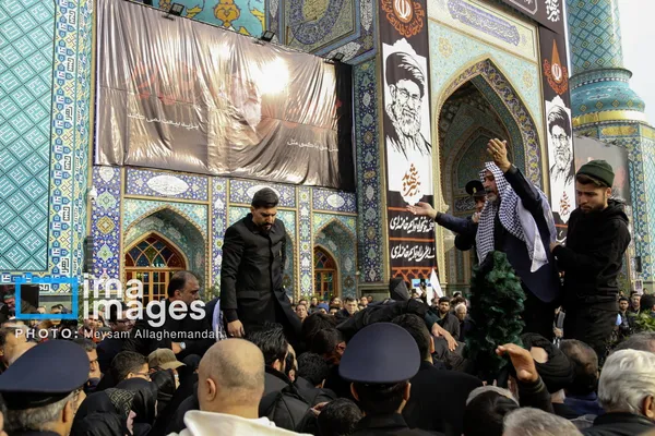 خاکسپاری پیکر شهید علی شمخانی در امامزاده صالح (ع)