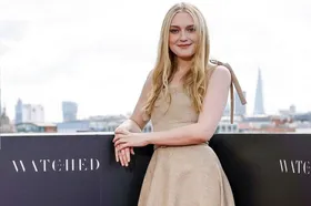 عکس | استایل و لباس ساده داکوتا فانینگ در اکران فیلم جدیدش