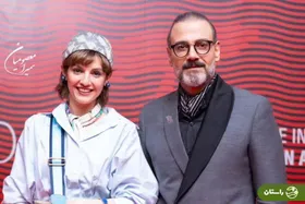 عکس یادگاری بازیگران سریال تاسیان با علیرضا قربانی؛ مهسا حجازی، نازنین بیاتی، محمدرضا غفاری و تینا پاکروان