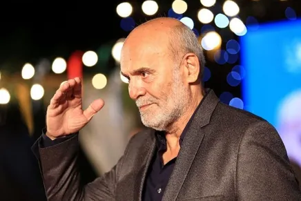 (عکس) جمشید هاشم پور به همراه همسر و دخترش