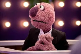 (ویدئو) پشت‌صحنه دیدنیِ آواز خواندن جذاب جناب خان