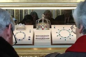 (تصاویر) لیست جواهرات سلطنتی به سرقت رفته از موزه لوور پاریس