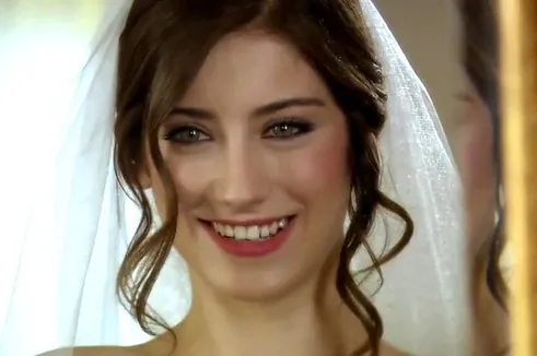 هازل کایا بازیگر سریال عشق ممنوع با یک عکس جذاب و شیک