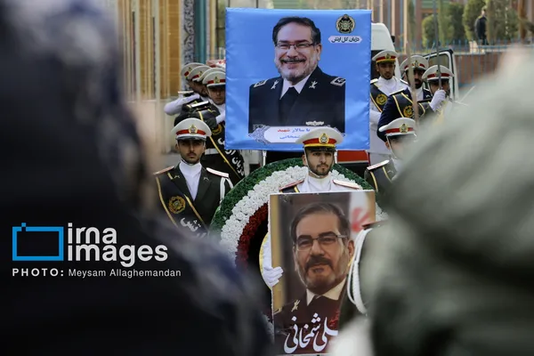 خاکسپاری پیکر شهید علی شمخانی در امامزاده صالح (ع)