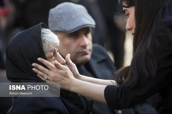 متن و حاشیه تشییع پیکر عنایت بخشی