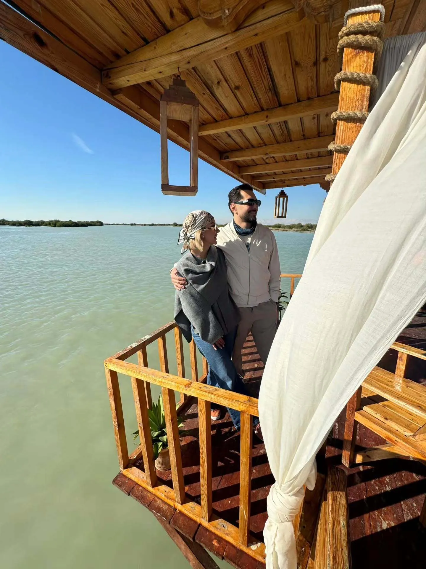 سفر بهرام رادان و همسرش به قشم