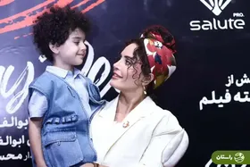 (ویدئو) بازی الناز شاکردوست با کودکان حاضر در اکران «گوزن‌های اتوبان»