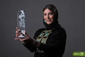 ویدئو | لحظه اهدای سیمرغ بهترین بازیگر نقش اول زن به فریبا نادری