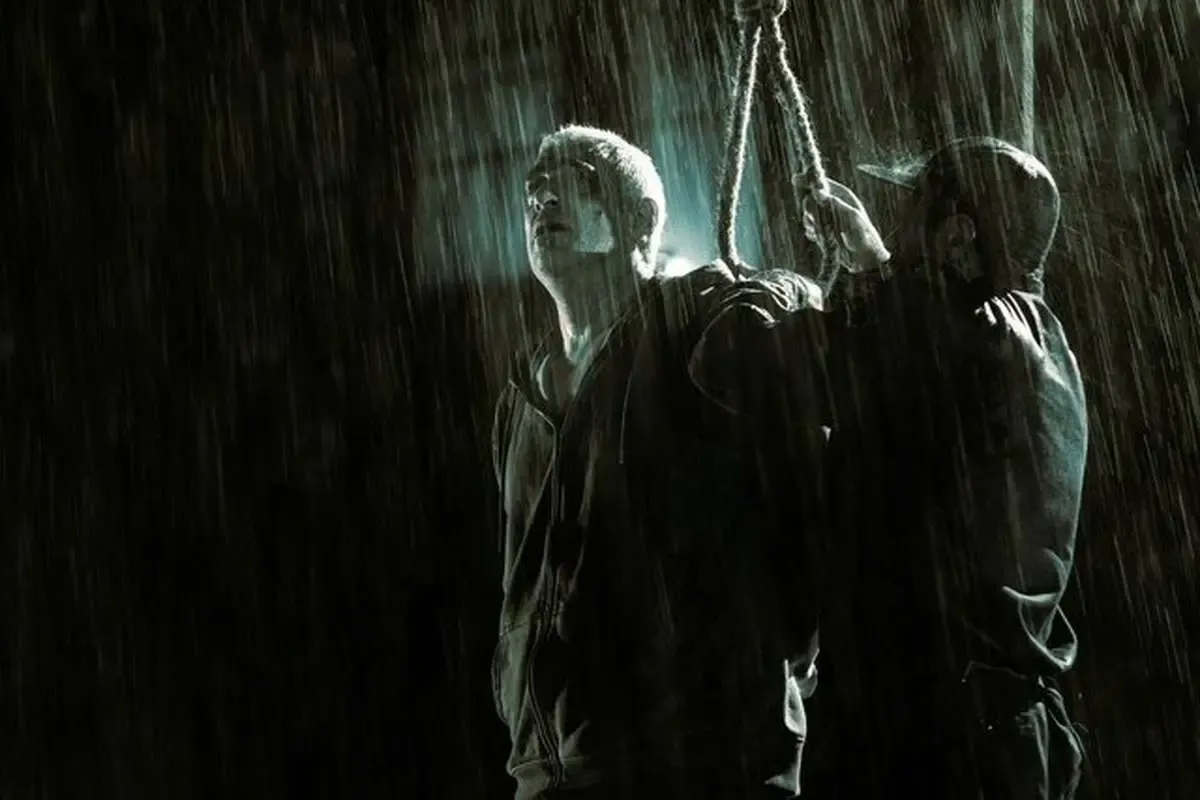 تصویر مهدی پاکدل در کنار طناب دار تصویر مهدی پاکدل در کنار طناب دار