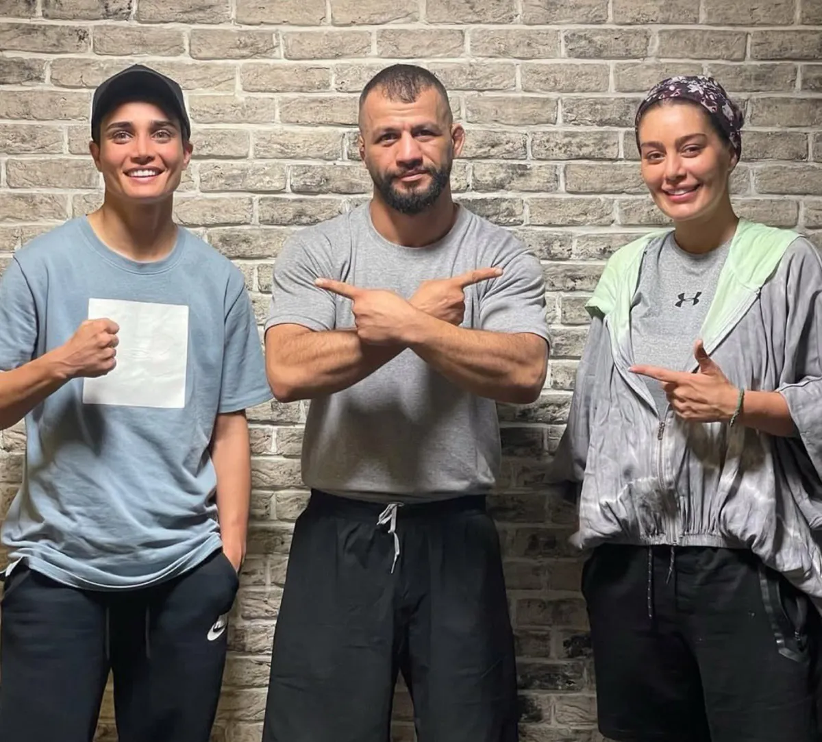 عکس سحر قریشی و تینا آخوندتبار در باشگاه بوکس