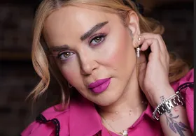 (تصاویر) بهاره رهنما با ظاهری متفاوت، پیراهن و آرایش صورتی جلب توجه کرد!
